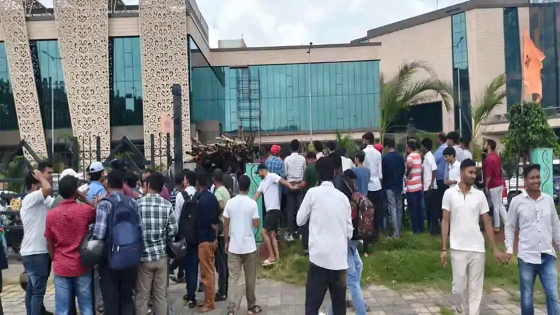 JPSC-JSSC अभ्यर्थियों ने राजनीति को आंदोलन से किया बाहर, नेताओं से बनाई दूरी JPSC-JSSC अभ्यर्थियों ने राजनीति को आंदोलन से किया बाहर, नेताओं से बनाई दूरी