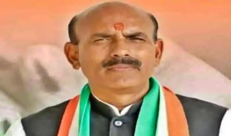 पार्टी लाइन से हटकर बयान देना पड़ा महंगा, कांग्रेस ने के.एन. त्रिपाठी को थमाया नोटिस पार्टी लाइन से हटकर बयान देना पड़ा महंगा, कांग्रेस ने के.एन. त्रिपाठी को थमाया नोटिस