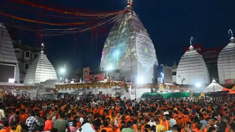 देवघर : श्रावणी मेले में मिलावटखोरों पर शिकंजा, कई होटलों और दुकानों में छापेमारी देवघर : श्रावणी मेले में मिलावटखोरों पर शिकंजा, कई होटलों और दुकानों में छापेमारी