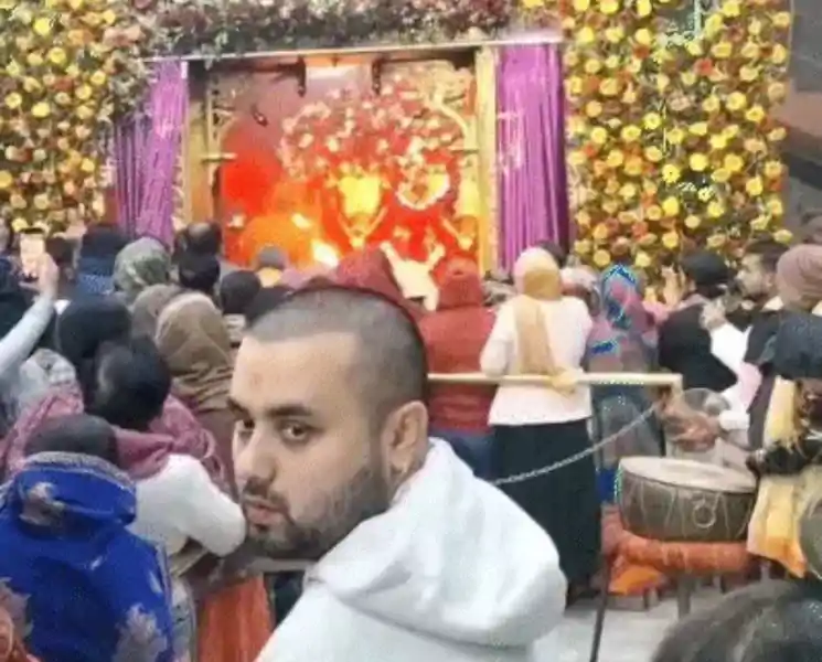 नए साल पर बिहार में आस्था का सैलाब: राजगीर ब्रह्मकुंड में 10 हजार ने लगाई डुबकी, महावीर मंदिर पहुंचे 2 लाख श्रद्धालु