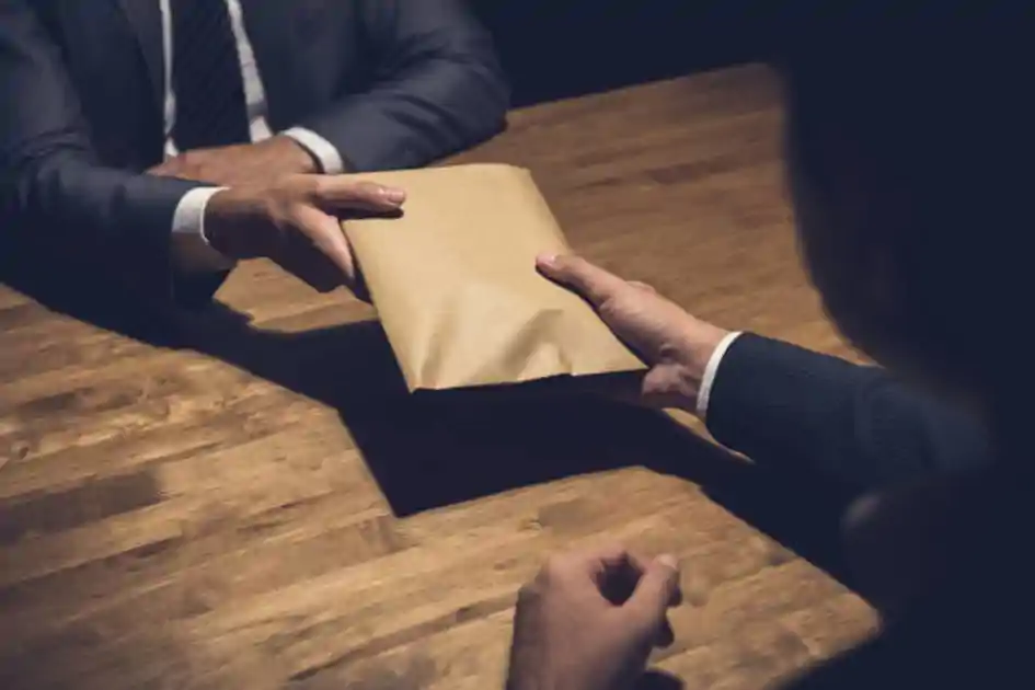 चास अवर निबंधक पर लगे रिश्वतखोरी के आरोप, दस्तावेज नवीस संघ ने उपायुक्त से की हस्तक्षेप की मांग