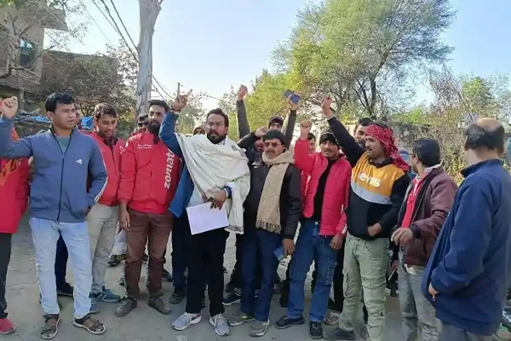 11 सूत्री मांगों पर अड़े Zomato डिलीवरी पार्टनर, दूसरे दिन भी ठप रही ऑनलाइन फूड सेवा