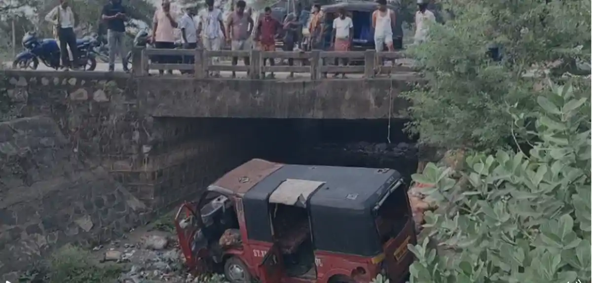 नहर में गिरी स्कूल वैन, कई मासूम घायल, तीन की हालत नाजुक