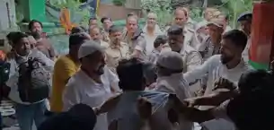 धनबाद की हिल कॉलोनी मजार में नई वक्फ कमेटी के पदभार को लेकर विवाद, पुरानी कमेटी ने जताया विरोध