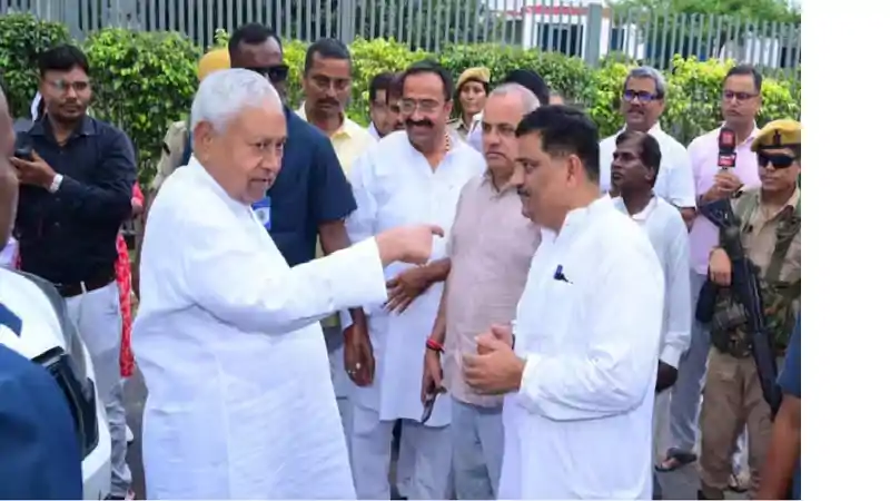 CM पद से इस्तीफे के बाद नीतीश कुमार ने बुलाई बड़ी बैठक, पटना में JDU का शक्ति प्रदर्शन, कुछ बड़ा होगा?