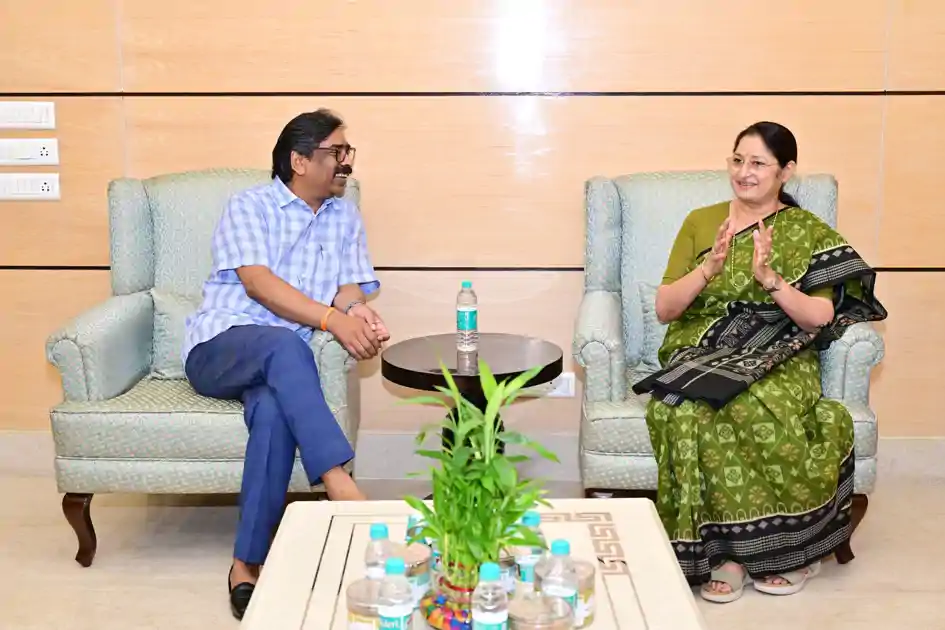 झारखंड मंत्रालय में CM हेमंत सोरेन से केंद्रीय मंत्री अन्नपूर्णा देवी ने की मुलाक़ात 