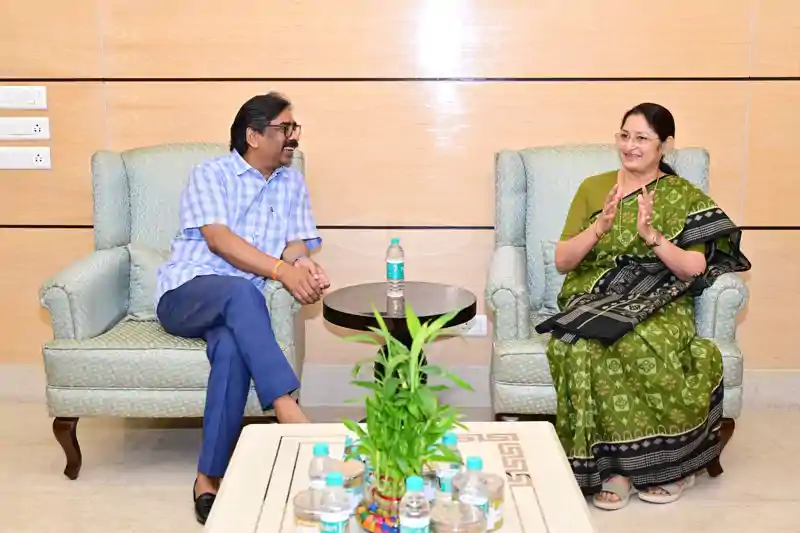झारखंड मंत्रालय में CM हेमंत सोरेन से केंद्रीय मंत्री अन्नपूर्णा देवी ने की मुलाक़ात झारखंड मंत्रालय में CM हेमंत सोरेन से केंद्रीय मंत्री अन्नपूर्णा देवी ने की मुलाक़ात
