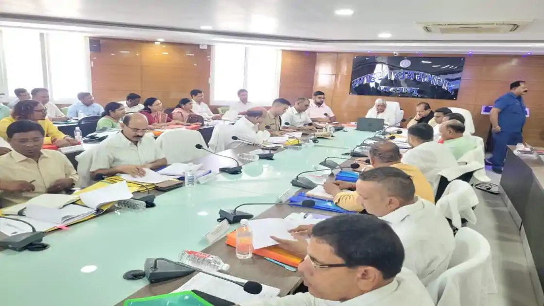 दिशा की बैठक में प्रशासनिक कार्यप्रणाली पर सवाल, सांसद ने रिपोर्टिंग में खामियों पर जताई नाराजगी