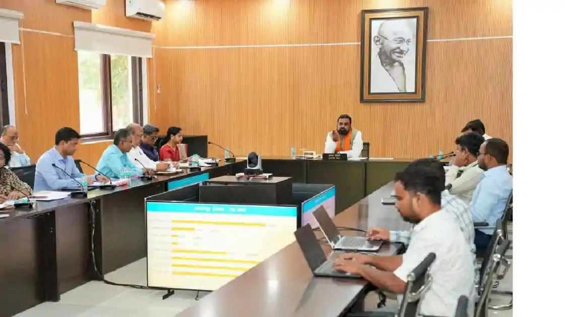 बिहार के लाखों पेंशनर्स को मिली खुशखबरी, CM सम्राट चौधरी ने मीटिंग कर अफसरों को दिया निर्देश 