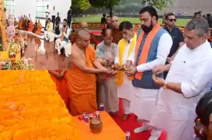 बुद्ध स्मृति पार्क पहुंचे मुख्यमंत्री, बुद्ध के सामने हाथ जोड़कर सीएम सम्राट ने क्या मांगा 