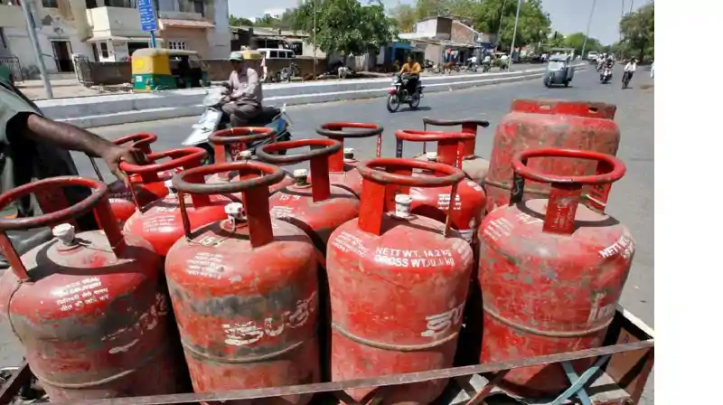 LPG Price Hike : महंगाई का जोरदार झटका, ₹1,000 बढ़े सिलेंडर के दाम LPG Price Hike : महंगाई का जोरदार झटका, ₹1,000 बढ़े सिलेंडर के दाम