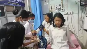 गुमला : तेज आंधी-बारिश में पलटा स्कूली बच्चों से भरा ऑटो, पांच घायल