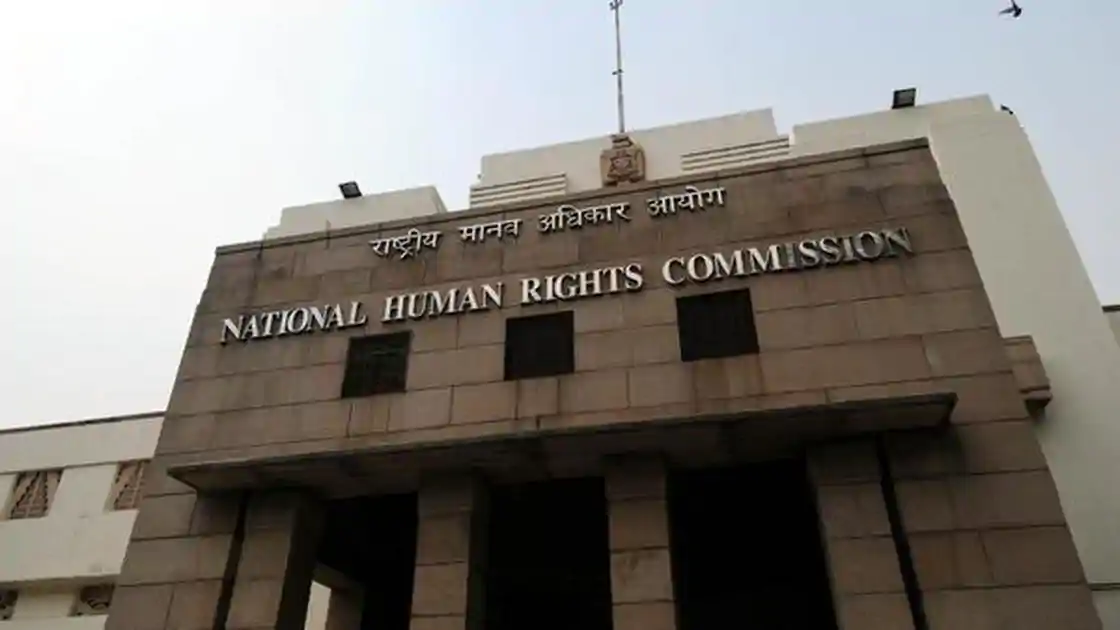 पुलिस हिरासत में नाबालिग की पिटाई मामले में NHRC का सख्त आदेश, मुआवजा और दोषी पुलिसकर्मियों पर FIR की मांग