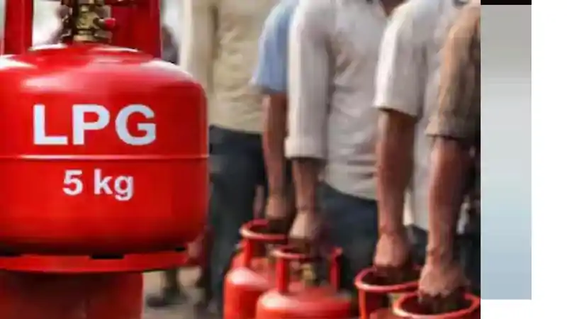 LPG Price Hike: कमर्शियल के बाद 5 किलो वाला 'छोटू' सिलेंडर भी हुआ महंगा, छात्रों और मजदूरों को बड़ा झटका LPG Price Hike: कमर्शियल के बाद 5 किलो वाला 'छोटू' सिलेंडर भी हुआ महंगा, छात्रों और मजदूरों को बड़ा झटका