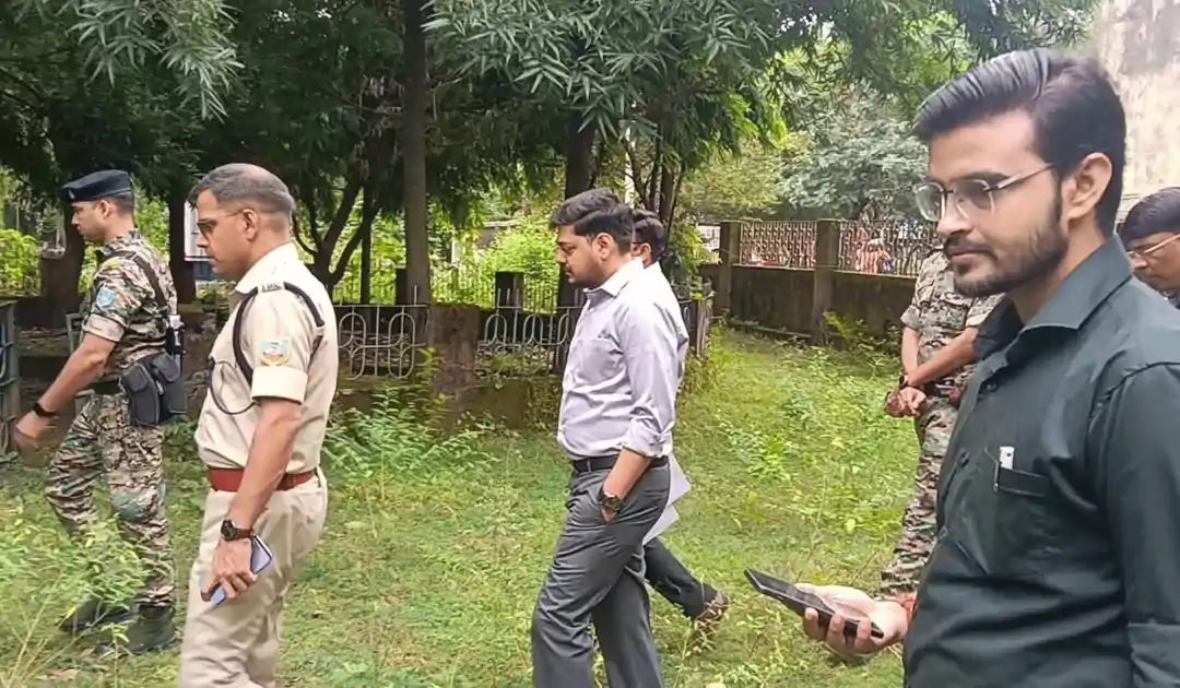 धनबाद : नगर निकाय चुनाव की तैयारियों में जुटा प्रशासन, उपायुक्त ने किया निरीक्षण