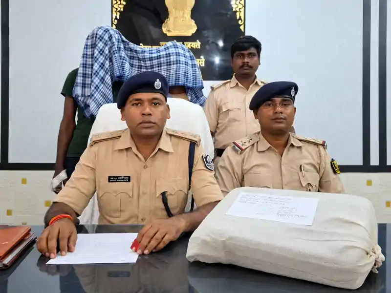 ट्रैक्टर खड़ा करने को लेकर मारी थी गोली, 24 घंटे के अंदर पुलिस ने दो आरोपी को किया गिरफ्तार ट्रैक्टर खड़ा करने को लेकर मारी थी गोली, 24 घंटे के अंदर पुलिस ने दो आरोपी को किया गिरफ्तार