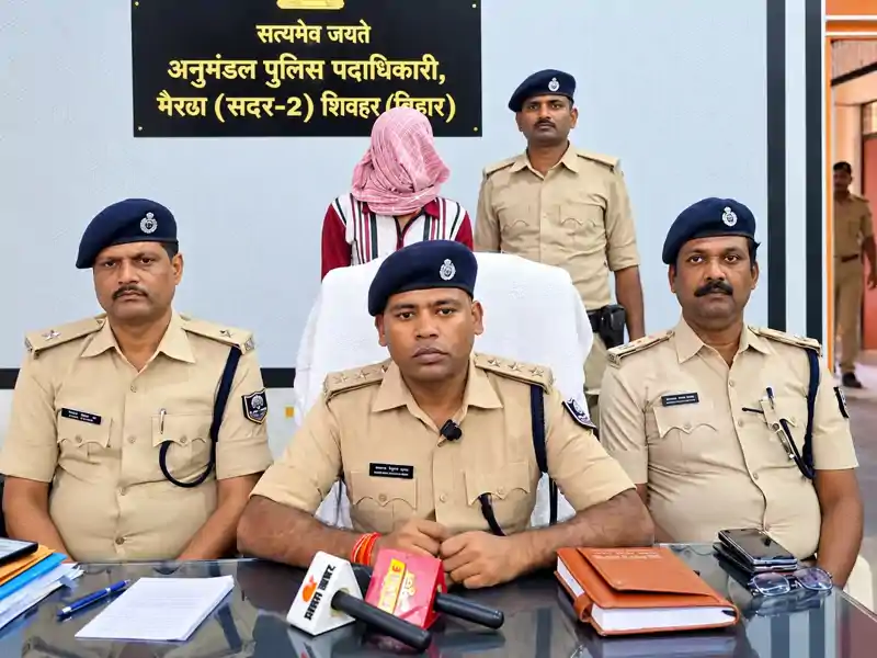 चर्चित नीरज ज्वेलर्स लूटकांड और दुकानदार की हत्या मामला, फरार चल रहा आरोपी गिरफ्तार, अब तक 5 की गिरफ्तारी चर्चित नीरज ज्वेलर्स लूटकांड और दुकानदार की हत्या मामला, फरार चल रहा आरोपी गिरफ्तार, अब तक 5 की गिरफ्तारी