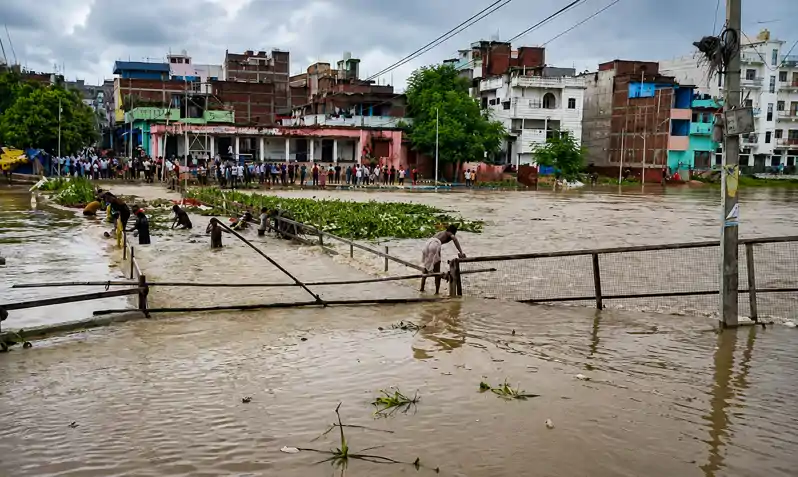 जहानाबाद में चारों नदियां उफान पर, जाफरगंज पुल पर चढ़ा पानी जहानाबाद में चारों नदियां उफान पर, जाफरगंज पुल पर चढ़ा पानी