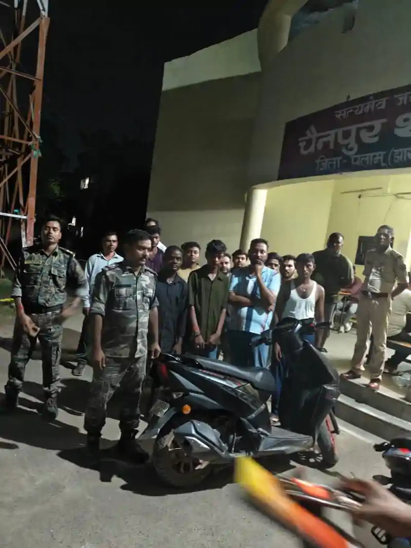 एसपी के आदेश पर अड्डेबाजी के खिलाफ चला विशेष अभियान एसपी के आदेश पर अड्डेबाजी के खिलाफ चला विशेष अभियान