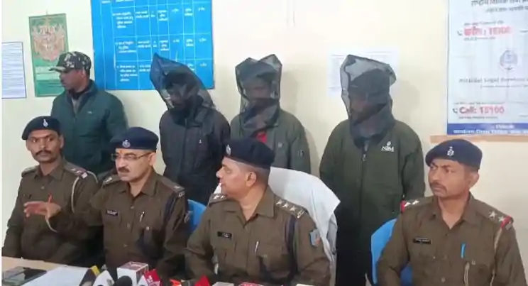 लालपुर में बुजुर्ग की पीट-पीटकर ह*त्या, पिता-पुत्र समेत तीन आरोपी गिरफ्तार 