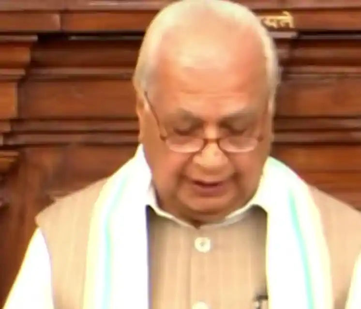 राज्यपाल के अभिभाषण पर मुस्कुराए CM-तेजस्वी  मुख्यमंत्री ने नेता प्रतिपक्ष से हालचाल पूछा