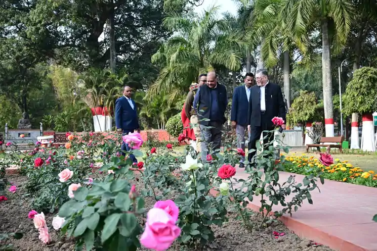 आम नागरिकों के लिये खुले लोकभवन के उद्यान, पहले दिन 2,559 लोगों ने लिया आनंद