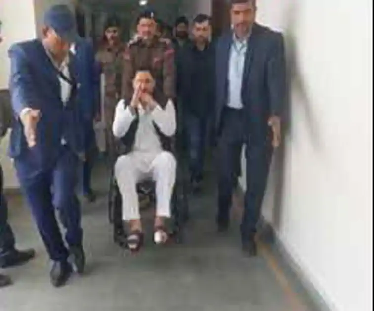 बिहार विधानसभा बजट सत्र के पहले दिन व्हीलचेयर पर सदन पहुंचे नेता प्रतिपक्ष तेजस्वी यादव !