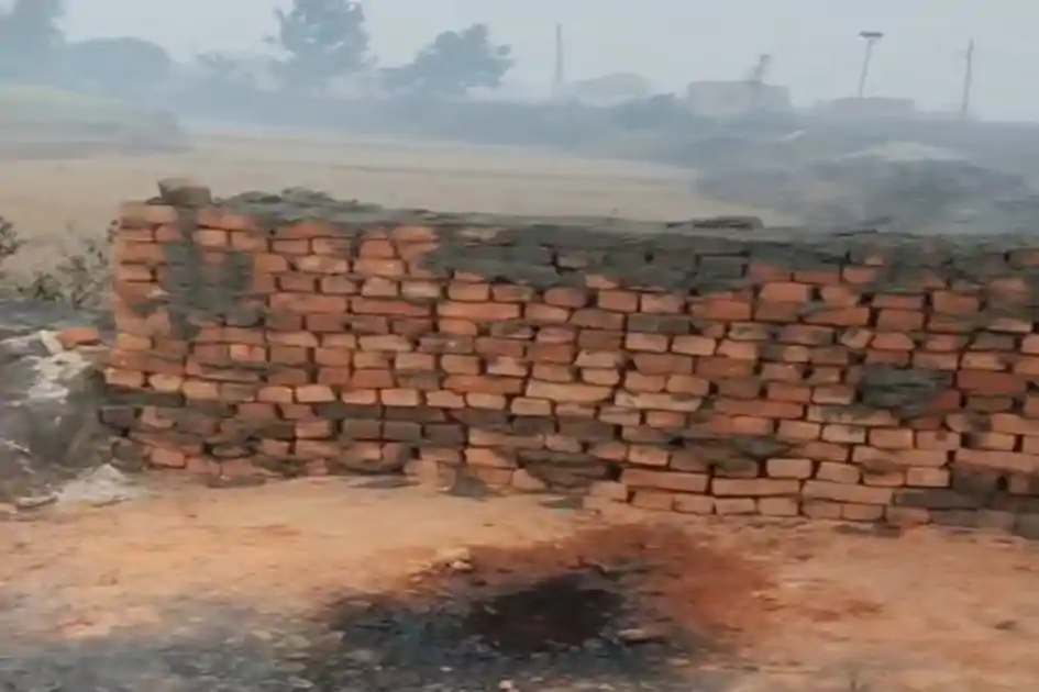 केरेडारी में कोयला ढुलाई मार्ग पर रातों-रात खड़ी की दीवार, सैकड़ों हाइवा फंसे, परिवहन ठप