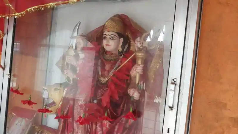 प्रसिद्ध दुर्गा मंदिर में चोरी, सोने चांदी के मुकुट व अन्य सामान को बनाया निशाना प्रसिद्ध दुर्गा मंदिर में चोरी, सोने चांदी के मुकुट व अन्य सामान को बनाया निशाना