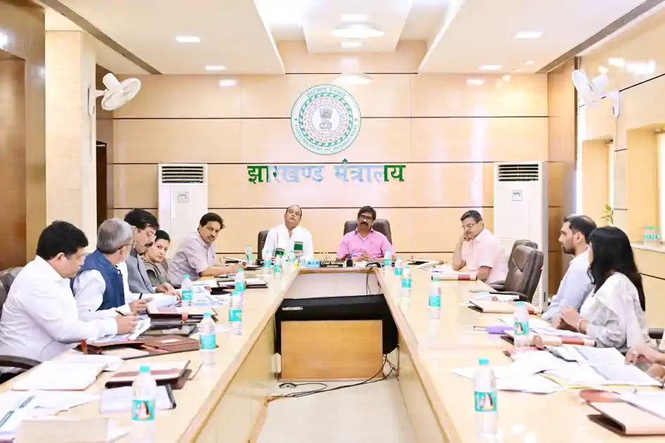 झारखंड की स्वास्थ्य व्यवस्था में बड़े बदलाव की तैयारी, CM हेमंत ने दिए AI एम्बुलेंस मॉनिटरिंग और ‘अबुआ दवाखाना’ शुरू करने के निर्देश