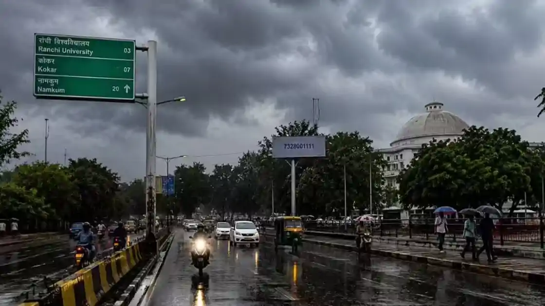 झारखंड में मौसम ने ली करवट; तेज आंधी, वज्रपात और भारी बारिश का ऑरेंज अलर्ट जारी 