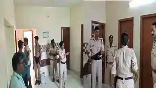 पटना में NEET छात्रा के सुसाइड से हड़कंप, हॉस्टल के कमरे में फंदे से लटका मिला शव, रिश्तेदार का बड़ा खुलासा पटना में NEET छात्रा के सुसाइड से हड़कंप, हॉस्टल के कमरे में फंदे से लटका मिला शव, रिश्तेदार का बड़ा खुलासा