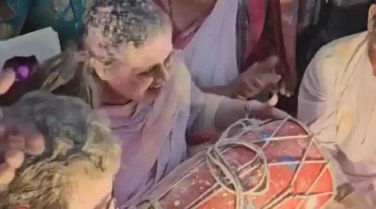 होलिका दहन के साथ बिहार में छाई होली की धूम, श्रेयसी सिंह ने बजाया ढोल, चिराग ने परिवार और नेताओं के साथ खेला रंग