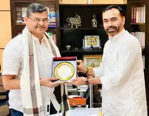 बोकारो : एयरपोर्ट संचालन और इंडस्ट्रियल कॉरिडोर की मांग को लेकर मुख्य सचिव से मिले भाजपा नेता कुमार अमित