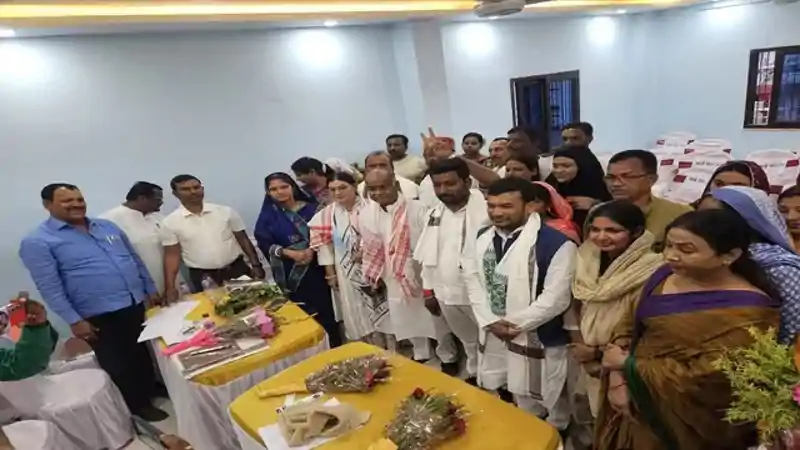 साहिबगंज : अध्यक्ष के बाद उपाध्यक्ष पर भी बनी एकजुटता, पंकज मिश्रा फिर बने निर्णायक चेहरा साहिबगंज : अध्यक्ष के बाद उपाध्यक्ष पर भी बनी एकजुटता, पंकज मिश्रा फिर बने निर्णायक चेहरा