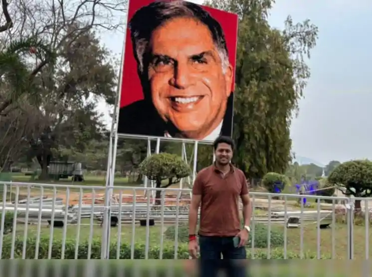 187वें संस्थापक दिवस पर 18 फीट का आर्टवर्क, 1 लाख स्पंज फूलों से रची रतन टाटा की प्रेरक छवि