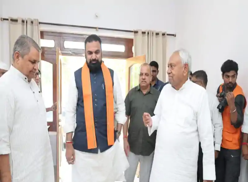 नीतीश कुमार से मिलने के बाद CM सम्राट आज दिल्ली जाएंगे, अमित शाह से करेंगे मुलाकात नीतीश कुमार से मिलने के बाद CM सम्राट आज दिल्ली जाएंगे, अमित शाह से करेंगे मुलाकात