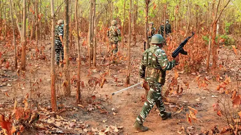 चाईबासा में सुरक्षा बलों की बड़ी कार्रवाई, विस्फोटक और हथियारों का जखीरा बरामद चाईबासा में सुरक्षा बलों की बड़ी कार्रवाई, विस्फोटक और हथियारों का जखीरा बरामद