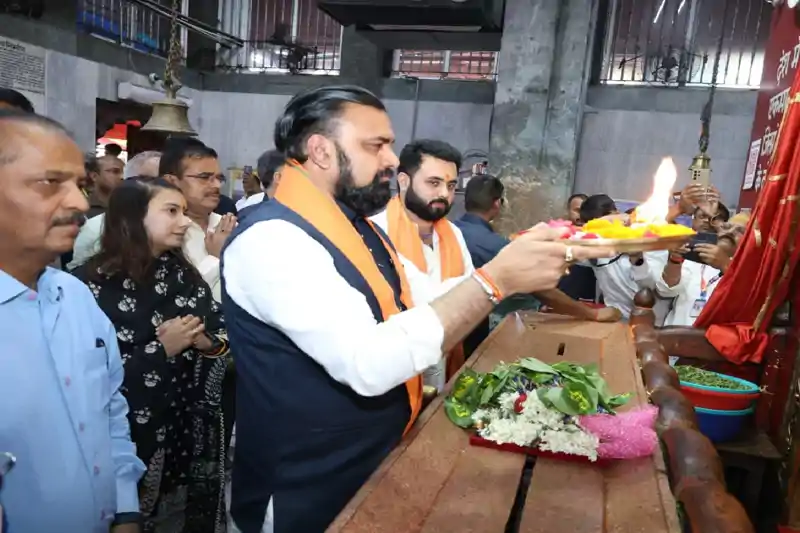 दिल्ली रवाना होने से पहले CM सम्राट मरीन ड्राइव और महावीर मंदिर पहुंचे, अमित शाह से होगी मुलाकात दिल्ली रवाना होने से पहले CM सम्राट मरीन ड्राइव और महावीर मंदिर पहुंचे, अमित शाह से होगी मुलाकात