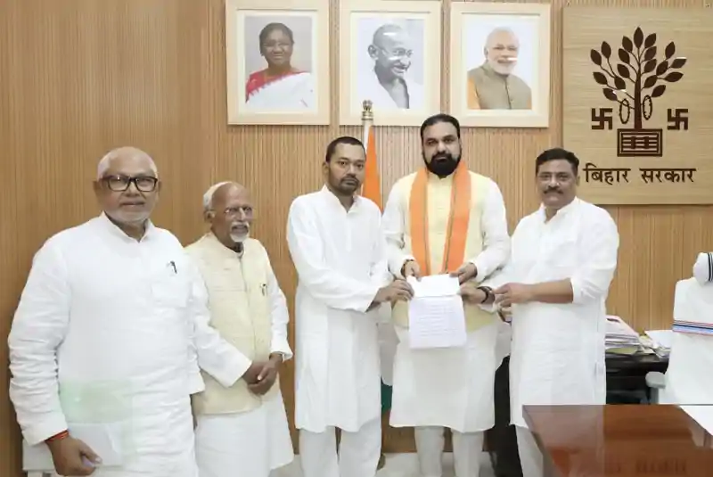 निशांत-संजय के नेतृत्व में जदयू मंत्रियों-विधायकों ने दिया एक-एक महीने का वेतन, मुख्यमंत्री ने जताया आभार निशांत-संजय के नेतृत्व में जदयू मंत्रियों-विधायकों ने दिया एक-एक महीने का वेतन, मुख्यमंत्री ने जताया आभार