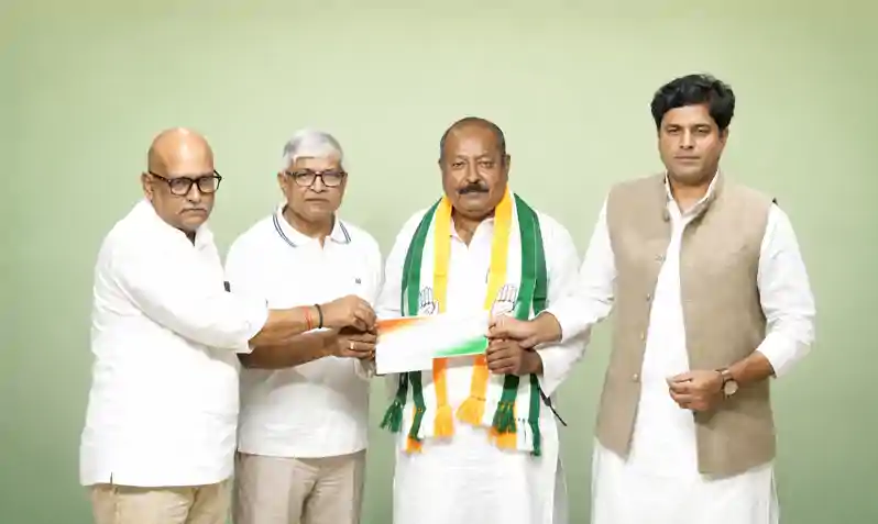 ओवैसी को तगड़ा झटका, कांग्रेस पार्टी में शामिल हुए असीम वकार, ओवैसी पर लगाये कई आरोप ओवैसी को तगड़ा झटका, कांग्रेस पार्टी में शामिल हुए असीम वकार, ओवैसी पर लगाये कई आरोप