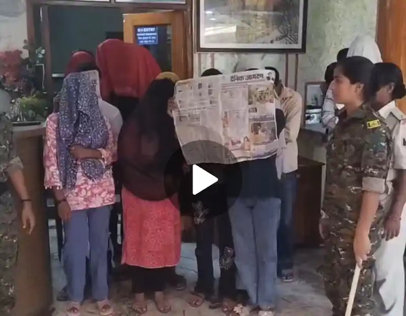गोपालगंज में होटल अंकिता पर पुलिस की बड़ी कार्रवाई, अनैतिक गतिविधियों के आरोप में कई युवक-युवतियां हिरासत में गोपालगंज में होटल अंकिता पर पुलिस की बड़ी कार्रवाई, अनैतिक गतिविधियों के आरोप में कई युवक-युवतियां हिरासत में