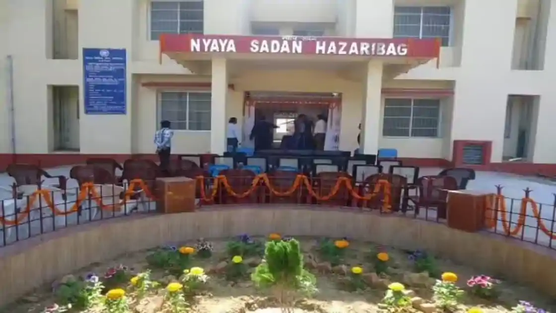 फर्जी एफआईआर मामले में अफसरों ने किया सरेंडर, कोर्ट से मिली जमानत