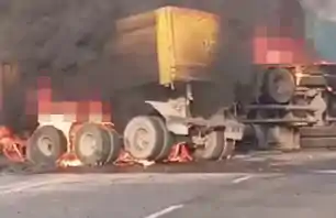 भागलपुर में ट्रक और मिनी ट्रक की टक्कर के बाद लगी भीषण आग, चालक गंभीर रूप से घायल