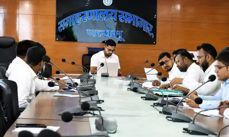 डीसी ने की नगर निकायों के विकास कार्यों की समीक्षा, समयबद्ध क्रियान्वयन के दिए निर्देश डीसी ने की नगर निकायों के विकास कार्यों की समीक्षा, समयबद्ध क्रियान्वयन के दिए निर्देश