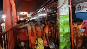 भक्तिमय हुई बाबा नगरी! पहली सोमवारी पर जलार्पण के लिए रात से कतार में खड़े रहे लाखों शिवभक्त