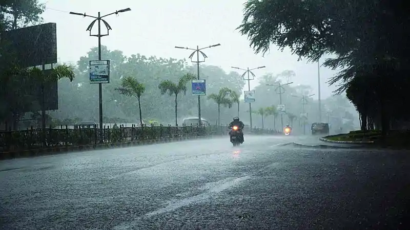 झारखंड में मौसम का यू-टर्न, आज भी गरज-चमक के साथ होगी झमाझम बारिश झारखंड में मौसम का यू-टर्न, आज भी गरज-चमक के साथ होगी झमाझम बारिश
