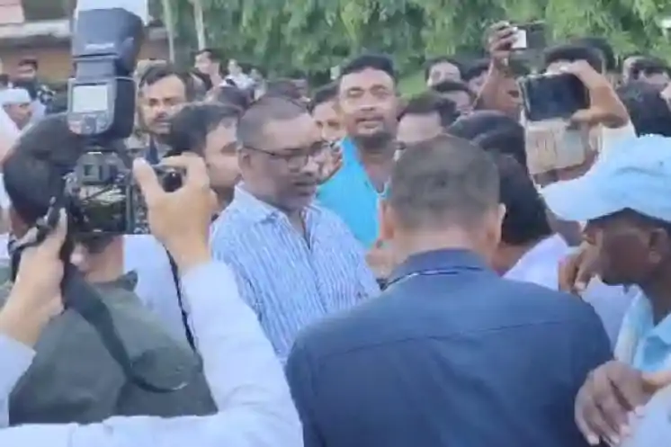 दिल्ली प्रवास से लौटे मुख्यमंत्री हेमंत सोरेन, राजनीतिक अटकलों पर लगा विराम