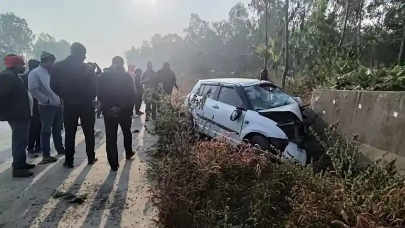 बरही फोरलेन सड़क पर भीषण हाद*सा, एक ही परिवार के तीन लोगों की मौ’त बरही फोरलेन सड़क पर भीषण हाद*सा, एक ही परिवार के तीन लोगों की मौ’त