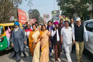 मानगो मेयर की रेस में बन्ना गुप्ता की पत्नी की एंट्री, सुधा गुप्ता ने नामांकन दाखिल किया 